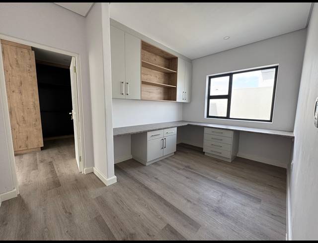 4 BEDROOM HOUSE FOR SALE IN SANDOWN